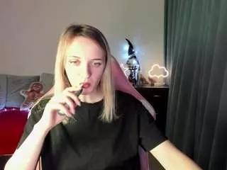 rousereedd from CamSoda is Freechat