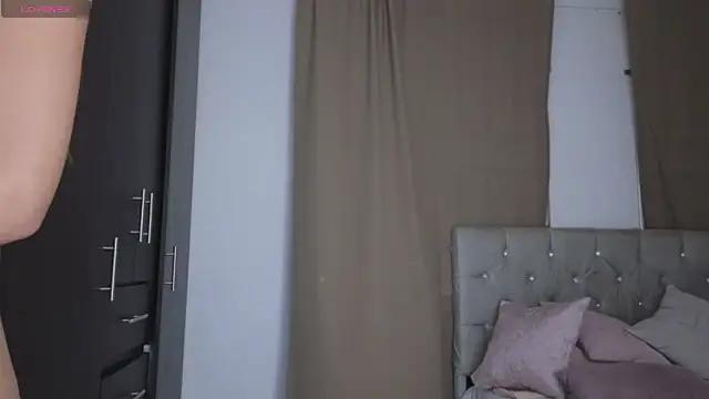 arielle_hannah1 from StripChat is Freechat