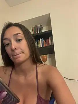 BustyLunaa from StripChat is Freechat