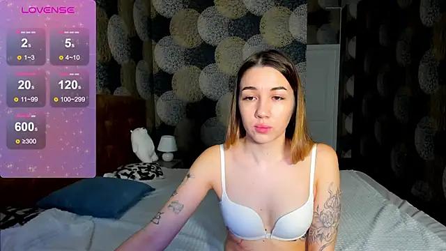 Lisa__Lourenss from StripChat is Freechat