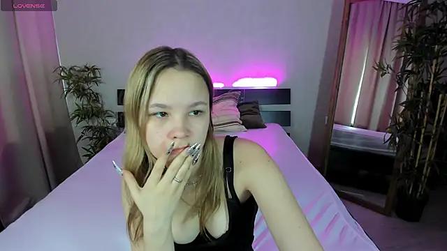 Lori_Lousens from StripChat is Freechat