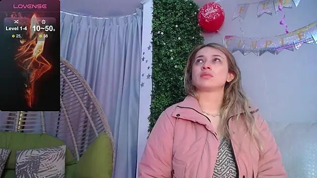 MarianaMiller_ from StripChat is Freechat