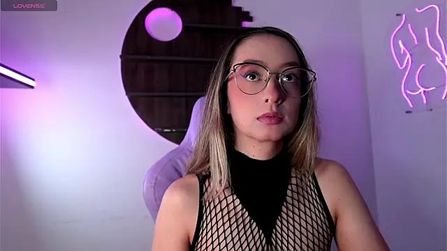 nicollefiorett from StripChat is Freechat