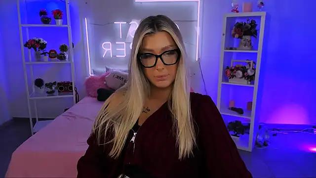 OliviaSweet from StripChat is Freechat