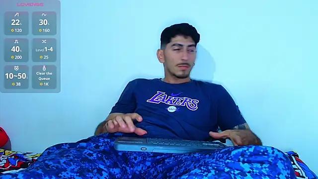 Thomass00 from StripChat is Freechat