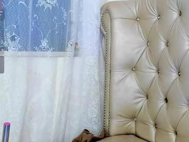 AlexaFoxy18 on BongaCams