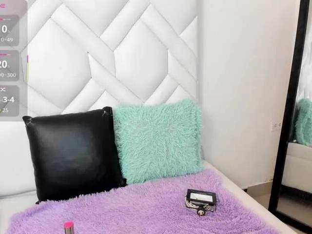 AlexaFoxy18 on BongaCams