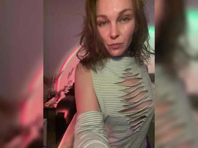 Alisasqrl on BongaCams