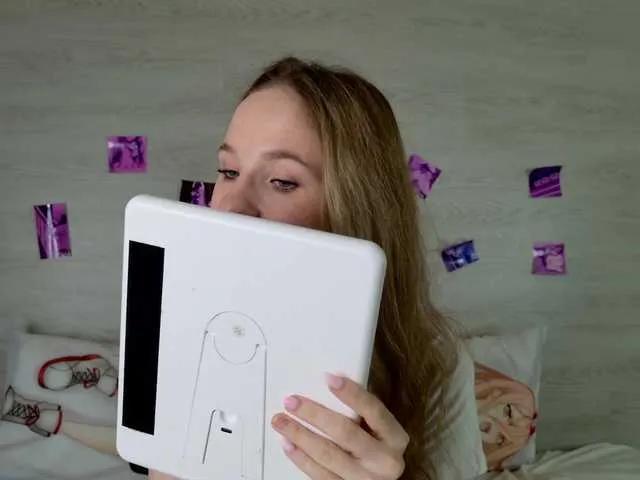 b4by-Emilia on BongaCams