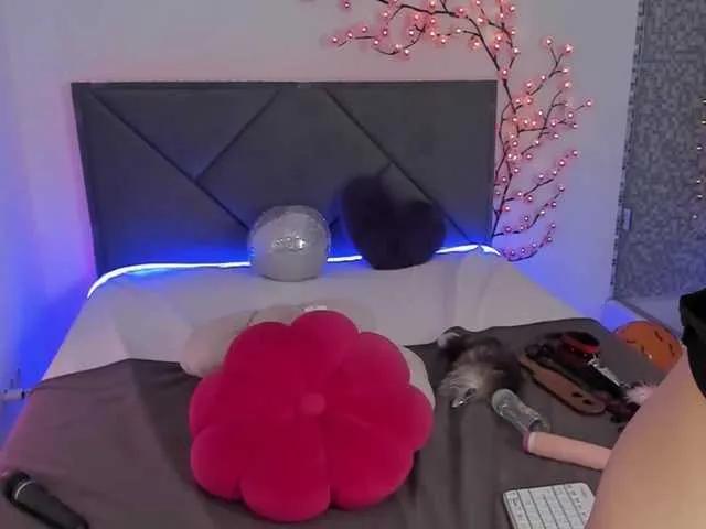 CassieEvans — I like men who are relaxed, attentive, loving, respectful and fun. I like that they always have a topic of conversation and propose new things.