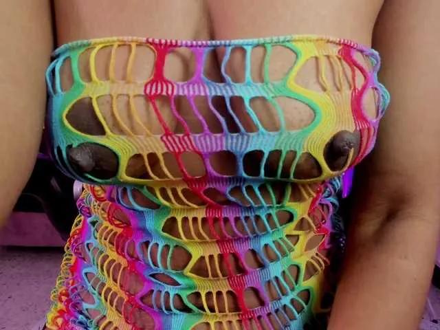 Ellie-Alves — I love the handsome guys, have a good conversation and play with new friends.

Play with my toys is great, I love when you help me to wet my pussy. Come with me and we have a lot of fun baby.