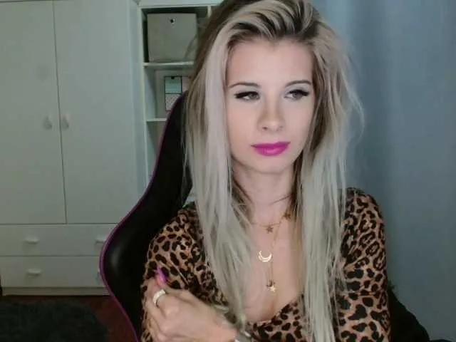 KristineNatural — I'm drawn to confident guys who know what they want and aren't afraid to show it. I can't resist a good tease - there's something insanely hot about that slow build-up, the looks, the tension, the anticipation...