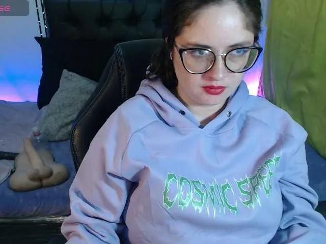 KrystalAdams — It excites me to please you, take you to the maximum point of passion and desire, I am not an easy girl, earn my love and you will know the sky.