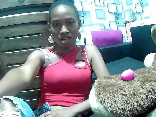 Larah00 on BongaCams