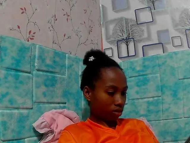 Larah00 on BongaCams