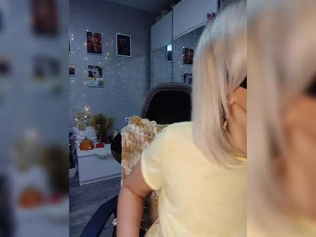 LOVEMENOW23 on BongaCams