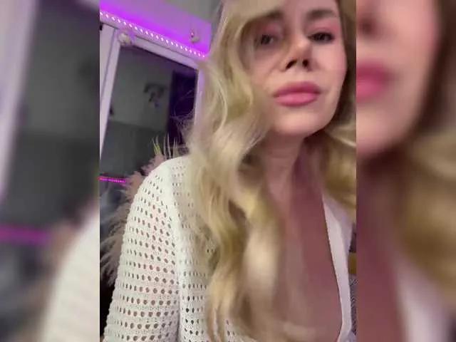 Lunesa — Communication, attentive men, kisses, caresses, gifts, generous men