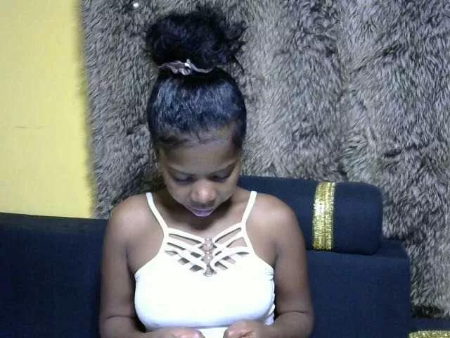 Maha19x on BongaCams