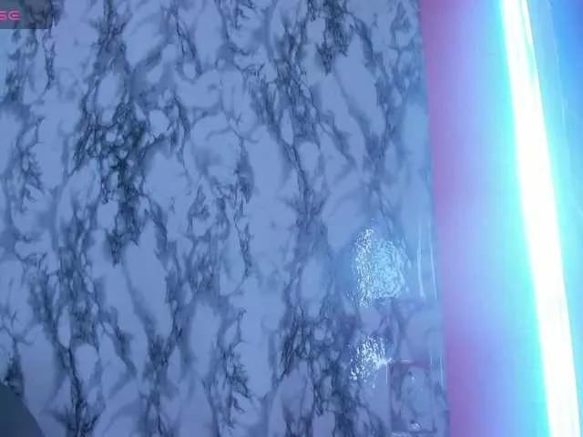 queencuarxxo — me excita los hombres que sepan lo que quieran y que vayan al punto a la hora de mi show