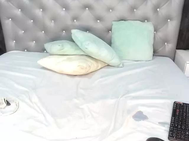 SashaLuxx on BongaCams 