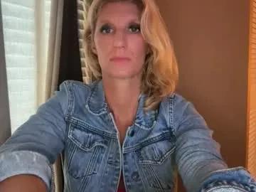 daisy9kat — @remain until SURPRISE 9 love me 39 add you as friends and chat 69 cam2cam 96 add lotion 99 dance topless for a song [3300 tokens remaining]