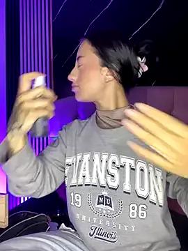 Ady_18 — Zoom pussy and Hot Cameltoe 