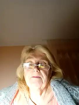 AmyLove353 on StripChat