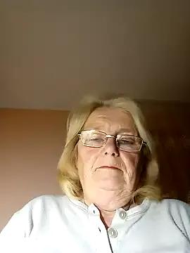 AmyLove353 on StripChat