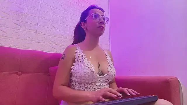 angel_noir1 on StripChat