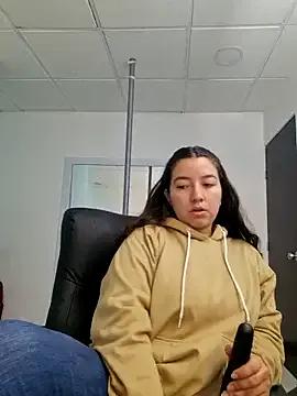 annyaparis on StripChat 