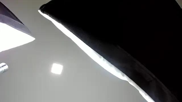 ariana_nix on StripChat