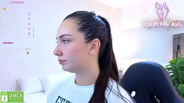 ava_blue on StripChat