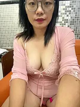 Bella0815 on StripChat 