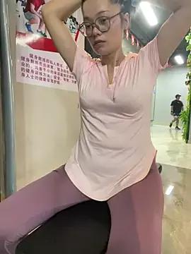 Bella0815 on StripChat 