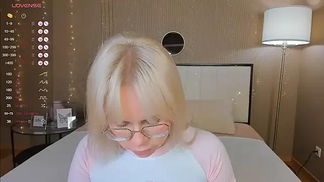 bellatip on StripChat 