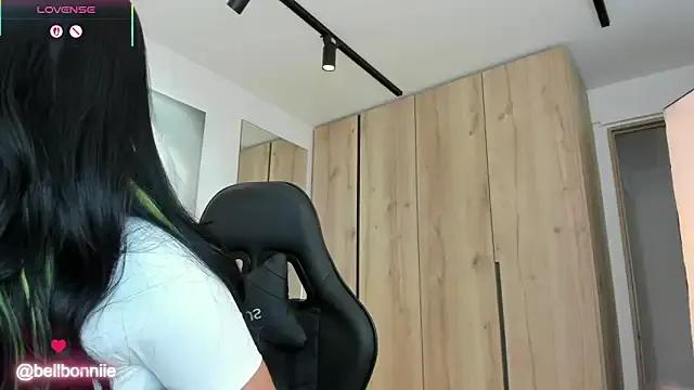 belllbonniie on StripChat 