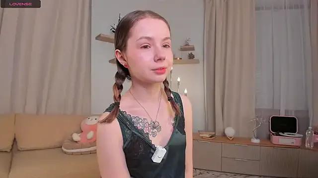 DominikaElis — take off my top and shorts