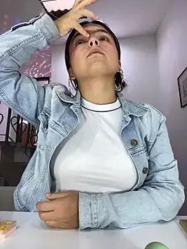 EmilyHarperr on StripChat