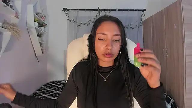 Emma_lorense22 on StripChat 