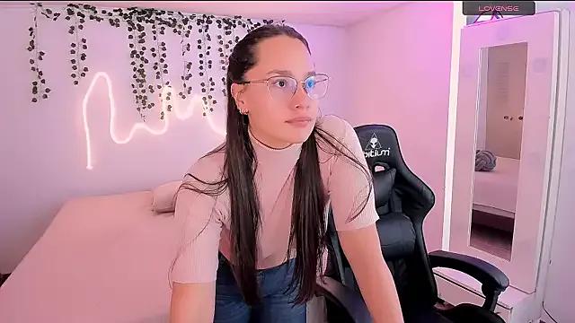 emmaTorres1 on StripChat 