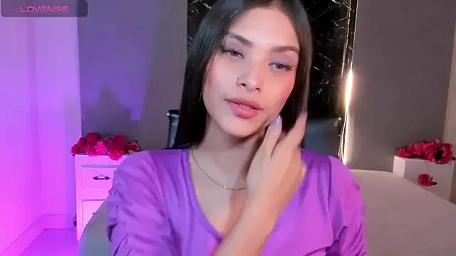 Hannacooper3 on StripChat 