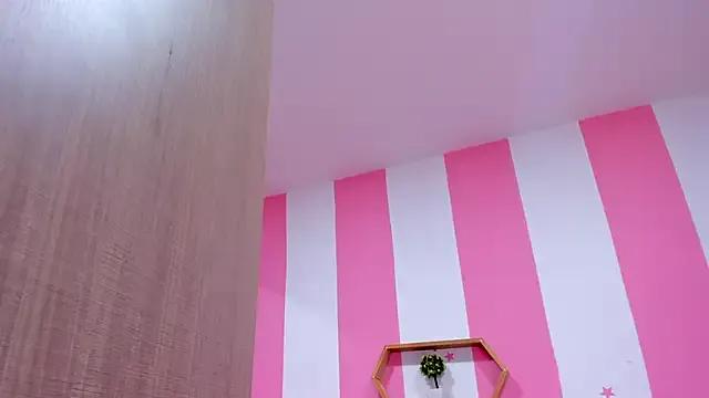 ISABELLA_020 on StripChat