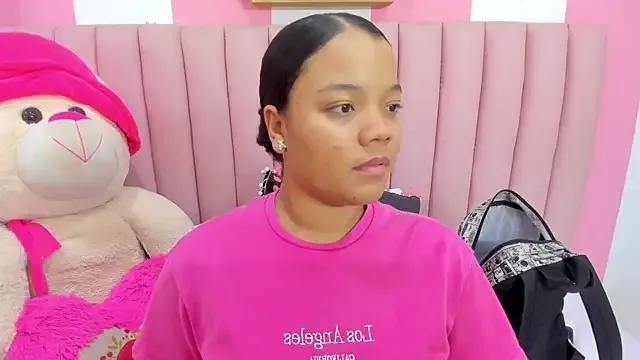 ISABELLA_020 on StripChat