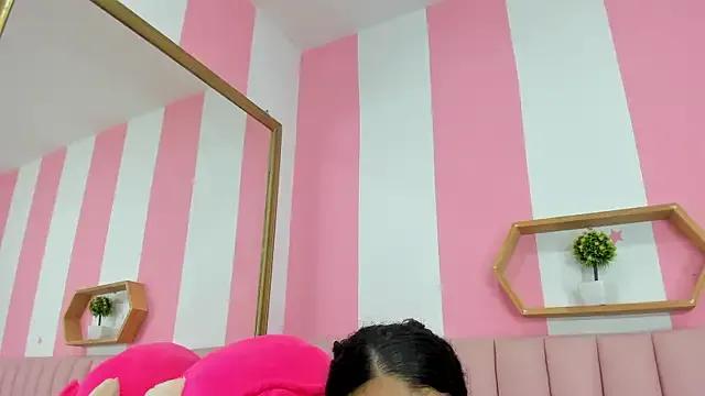 ISABELLA_020 on StripChat