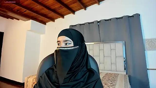 kalila_latif on StripChat