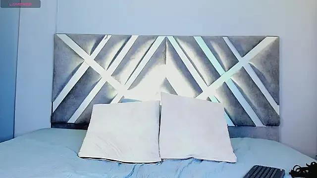 kaylii_purple on StripChat