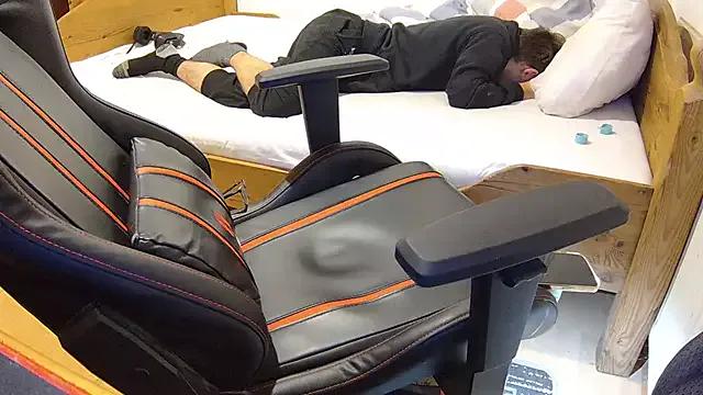 KmlBI26 on StripChat