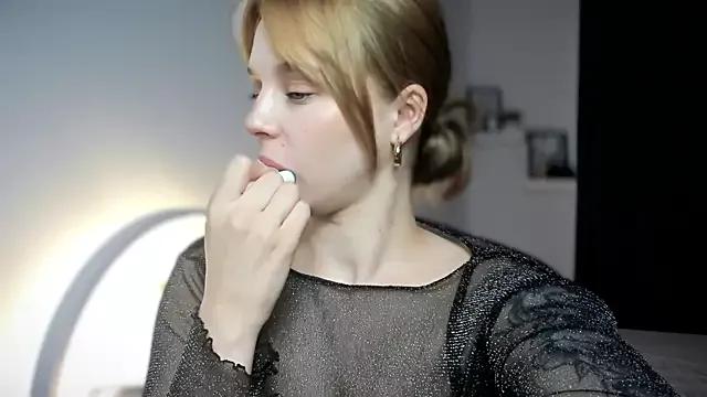 LilyFlamee on StripChat 