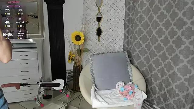 Lissa_Brow on StripChat 