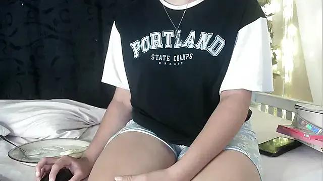 lunahototinparis18 on StripChat